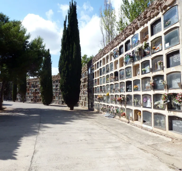 cementerio de montjuic de barcelona